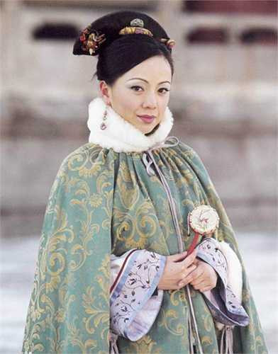 Đặng Tụy Văn vào vai Như Phi - người đàn bà lạnh lùng, sắc sảo hơn người, rất được nhà vua sủng ái. Như Phi đầy tham vọng, không từ thủ đoạn để đoạt ngôi hoàng hậu.