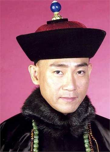 Lâm Bảo Di vào vai thái y Tôn Bạch Dương được nhiều phụ nữ yêu mến, tín nhiệm vì kiến thức uyên thâm, làm việc cẩn trọng, chu đáo. Phim mang lại cho anh danh hiệu 'Nam diễn viên chính xuất sắc' của TVB năm 2004.