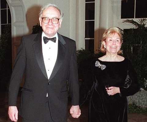 Dù không chung sống cùng nhau nhưng Warren và Susan vẫn thường xuyên xuất hiện cùng nhau Dù không chung sống cùng nhau nhưng Warren và Susan vẫn thường xuyên xuất hiện cùng nhau