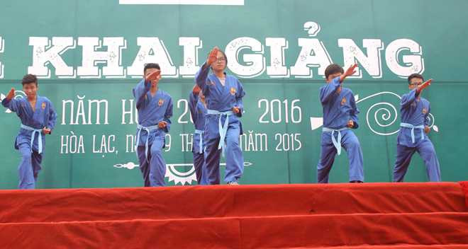 Các tiết mục biểu diễn của học sinh vẫn được trường duy trì