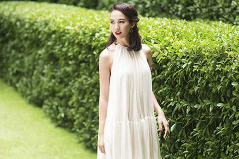 Vào đầu tháng 8/2015, hoa du lịch Việt Nam 2008 - Ngọc Diễm gây bất ngờ khi thừa nhận đã làm mẹ của bé gái 5 tuổi. Song người đẹp không thích cụm từ “bà mẹ đơn thân”. Theo cô, bố của Chiko (tên con gái) vẫn ở cạnh hai mẹ con làm chỗ dựa tinh thần và vật chất. 