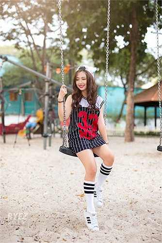 Trong bộ ảnh này, cô bạn thể hiện sự cá tính.