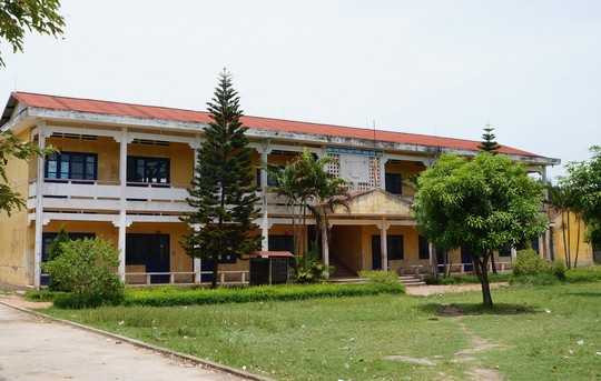 Người dân cho rằng cơ sở vật chất Trường THCS Nghi Thiết khang trang, không việc gì phải chuyển con em họ tới trường mới học cho vất vả