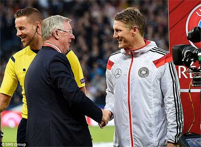 Tuy nhiên ước muốn ấy của 'ông già gân' không thành. Phải 2 năm sau khi ông giải nghệ, tiền vệ người Đức mới trở thành người của Quỷ đỏ