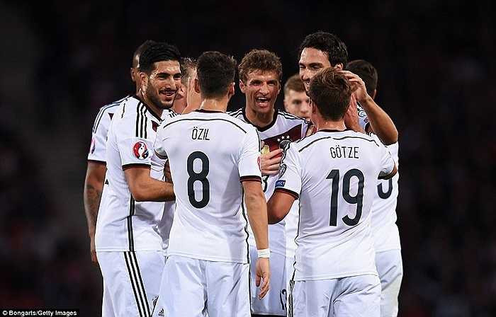 Với cú đúp vào lưới Scotland, Muller đã có tổng cộng 30 bàn thắng cho ĐT Đức. Mặc dù vậy, anh còn kém khá xa kỷ lục của Klose - 71 bàn