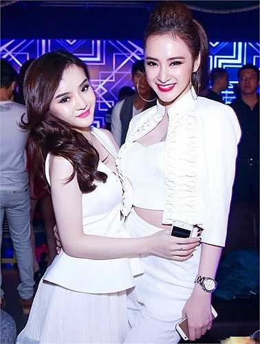 Sinh năm 1996, Phương Trang là em gái của Angela Phương Trinh. Cũng giống như chị, cô đóng phim từ rất sớm và sở hữu gia tài khổng lồ các vai diễn ấn tượng trong Kính vạn hoa, Hồn Trương Ba da hàng thịt, Cậu bé ngoài hành tinh.... Sau khi ra mắt MV đầu tay - Đừng nói đến tình yêu (6/2015), Phương Trang tạm ngưng ca hát và diễn xuất để tập trung kinh doanh mỹ phẩm. 