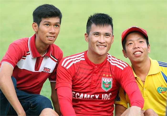 Ba lần nhận Quả bóng vàng Việt Nam, đang là chân sút khủng nhất lịch sử V-League khi cán mốc hơn 100 bàn thắng nhưng chức vô địch luôn lẩn tránh CV9. Đầu mùa giải, anh chuyển tới Bình Dương với kỳ vọng phá dớp.