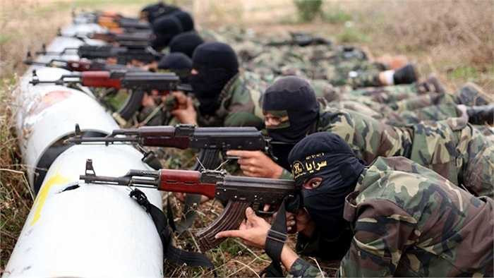 Lashkar-e-Tayyiba - tổ chức khủng bố Lashkar e Taiba (LT) là thủ phạm thực hiện hàng loạt vụ tấn công đẫm máu vào các khách sạn, nhà hàng, bệnh viện, ga xe lửa, sân bay... tại thành phố Mumbai, Ấn Độ làm 195 người chết, gần 300 người bị thương.