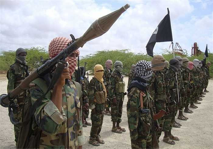 Al-Shabaab - Kenya. Là một tổ chức khủng bố nước ngoài tại Somalia, Al-Shabaab được thành lập vào tháng 3/2008 với mục tiêu biến nước này trở thành quốc gia Hồi giáo. Hiện nay Al-Shabaab sở hữu đội quân gồm 1.000 người và kiếm lời chủ yếu bằng việc thu thuế của người dân