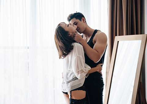 Ngoài sở hữu thân hình gợi cảm, Băng Di còn gây sức hút với người hâm mộ bởi khuôn mặt có sức hút riêng biệt.