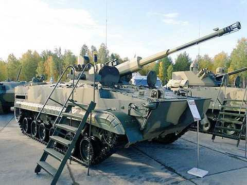 Nhiều thiết bị quân sự hiện đại được trưng bày trong triển lãm