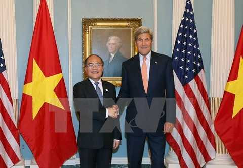 Chủ tịch Quốc hội Nguyễn Sinh Hùng đã có cuộc gặp thân mật Ngoại trưởng Hoa Kỳ John Kerry