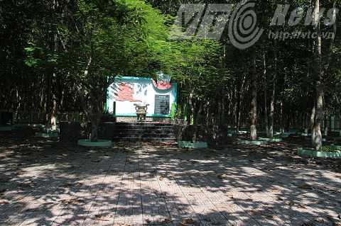 Bia chứng tích tội ác diệt chủng của Khơ me đỏ ở Tây Ninh