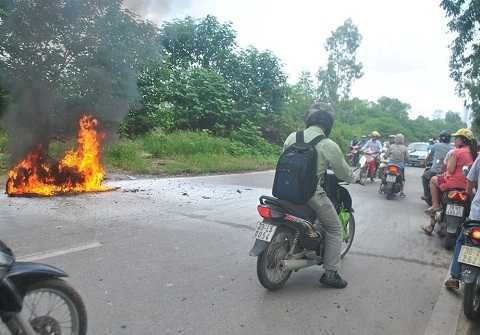 Khi xảy ra cháy, nhiều người dân chỉ biết đứng nhìn do không có phương tiện chữa cháy (Ảnh: Nguyễn Hà Nam) Khi xảy ra cháy, nhiều người dân chỉ biết đứng nhìn do không có phương tiện chữa cháy (Ảnh: Nguyễn Hà Nam)