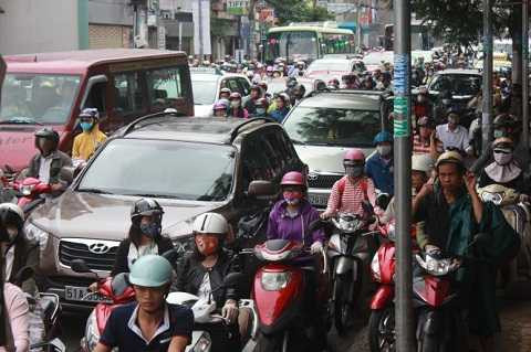 Kẹt xe trên đường Đinh Bộ Lĩnh, Q.Bình Thạnh - Ảnh: Đức Phú Kẹt xe trên đường Đinh Bộ Lĩnh, Q.Bình Thạnh - Ảnh: Đức Phú