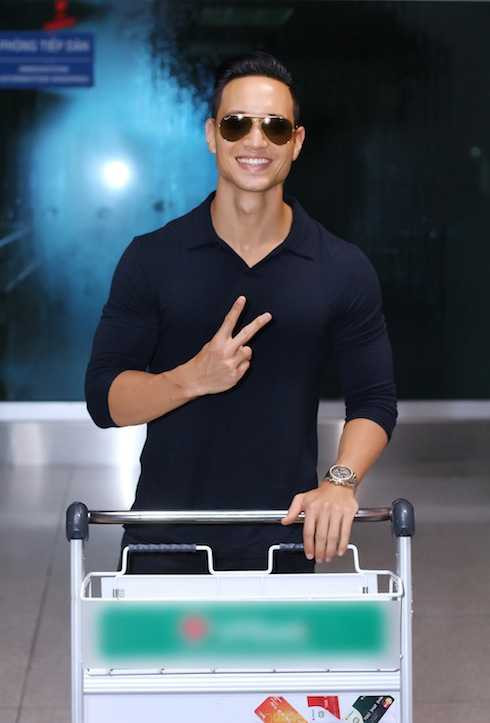 Dù rất bận rộn và thiếu ngủ vì các kế hoạch dồn dập, nhưng nam tài tử vẫn luôn nở nụ cười trên môi.