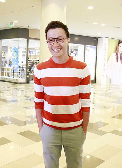 Dù trời Sài Gòn đã đổ một trận mưa rất to vào tối qua nhưng nam diễn viên vẫn thu xếp đến dự buổi ra mắt sản phẩm âm nhạc mới của Minh Hằng. 