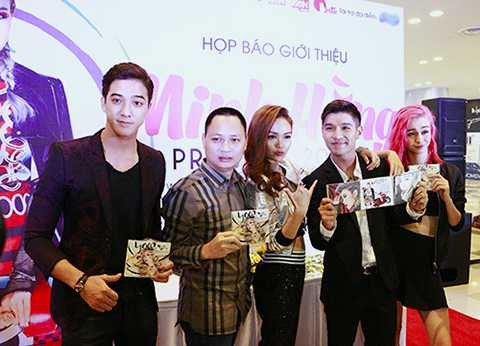 Đến tham dự buổi họp báo còn có sự góp mặt của hotboy Cường Seven và bạn gái Mlee.