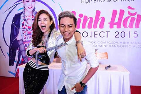 Biên đạo múa Phan Hiển cũng đến chúc mừng Minh Hằng.