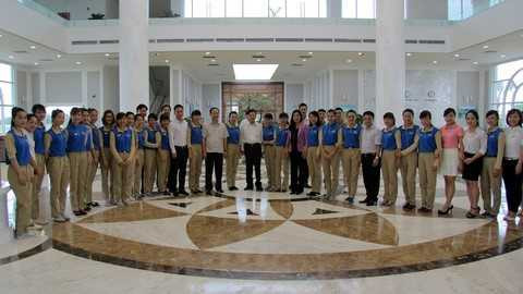 Thăm và chụp hình lưu niệm tại Nhà câu lạc bộ golf