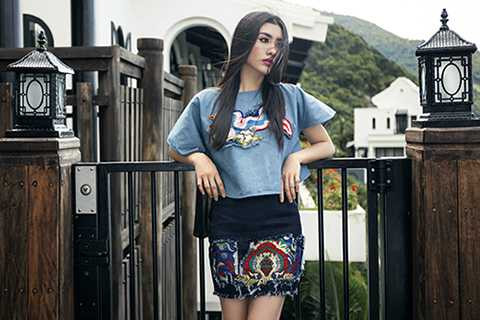 Sau những ồn ào đáng tiếc đó, Nguyệt Ánh đã kín tiếng hơn và không còn nhắc đến nữa.