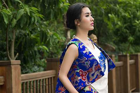 Diễn viên Nguyệt Ánh được khán giả biết đến và yêu mến qua nhiều vai diễn trong các bộ phim truyền hình nổi tiếng như Dốc tình, Cổng mặt trời, Thứ ba học trò, Dòng sông huynh đệ,... 