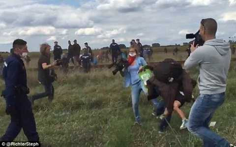 Phóng viên Petra Laszlo phải đối mặt với điều tra hình sự vì tội hành hung người tị nạn Syria