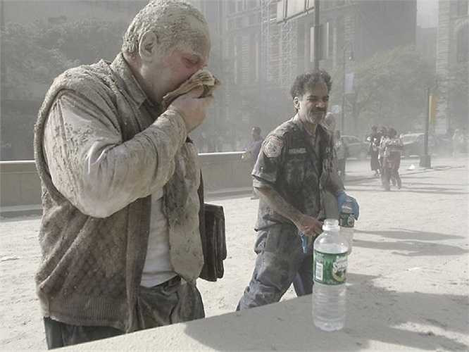 Bụi phủ khắp nơi