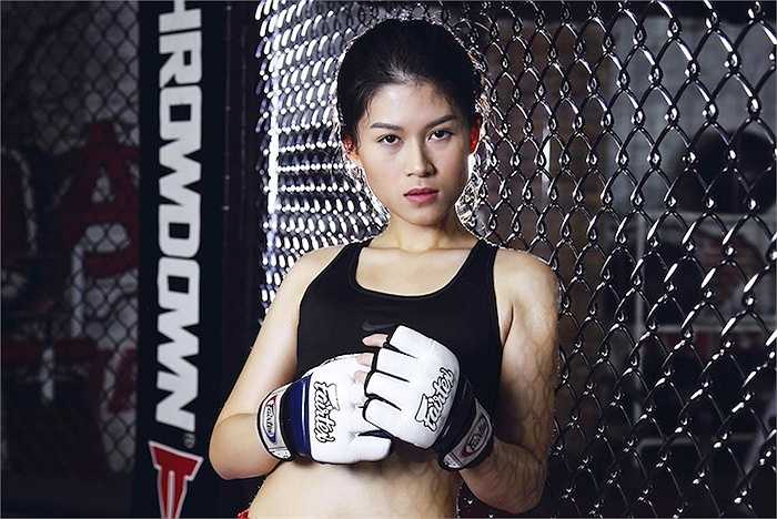 Chia sẻ công việc hiện tại, cô cho biết: 'Tâm đang học năm thứ ba Khoa Thiết kế của trường RMIT. Hiện tại Tâm hoạt động cùng một nhóm bạn trong câu lạc bộ Green Generation, chuyên làm việc thiện nguyện vì môi trường xanh của thành phố'.