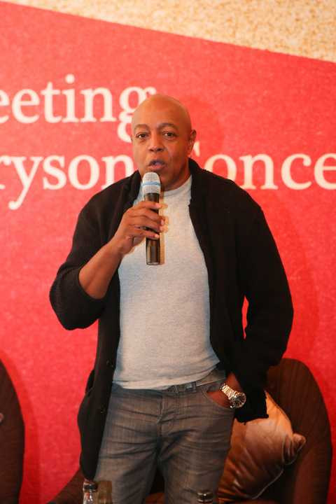 (VTC News) - Danh ca Peabo đã có mặt ở Việt Nam để chuyẩn bị cho đêm diễn In the spotlight.