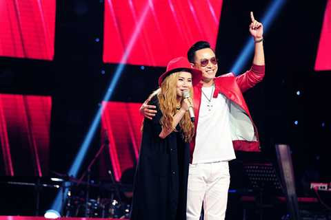 Ở đội Tuấn Hưng, hai thầy trò sẽ cùng nhau kết hợp qua bản hit đình đám của nam ca sĩ. Yến Lê háo hức chia sẻ rằng, đây là ca khúc cô cực kỳ yêu thích và nay mới có dịp hát chung với huấn luyện viên của mình. 