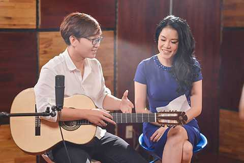 Còn hai ca khúc đơn là hai bài hát do em lựa chọn, một bài do em sáng tác nói về tình yêu theo thể loại Pop, RnB, một ca khúc dân ca đương đại em dành tặng quê hương Thái Nguyên của em. Em sẽ tìm cảm hứng từ chính em để em cháy hết mình trong đêm cuối cùng - Hoàng Dũng tiết lộ phần trình diễn của mình trong đêm chung kết. 