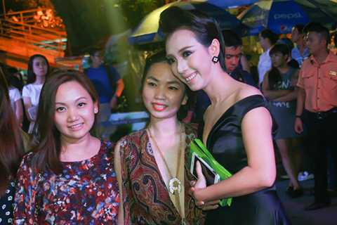 Nối tiếp với cái duyên với điện ảnh của năm 2014, trong năm nay, Thu Trang tiếp tục nhận được nhiều lời mời tham gia các dự án phim lớn. Sau Trùm Cỏ, bộ phim Em Là Bà Nội Của Anh của đạo diễn Phan Gia Nhật Linh có sự tham gia của Thu Trang cũng dự kiến công chiếu vào Noel năm nay. (Ảnh:Yuo)