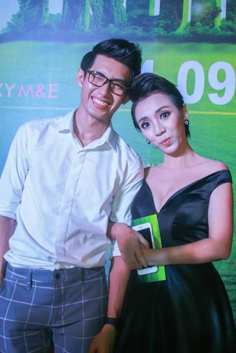 Và hóm hỉnh, hài hước bên Quang Đăng.