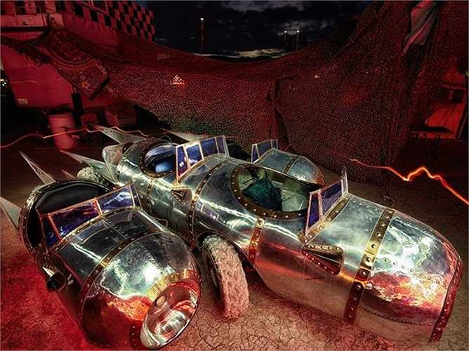 Nhiều 'lò' độ xe dành thời gian cả năm chuẩn bị chủ đề cho tác phẩm của họ, chiếc xe trở thành tác phẩm kết hợp giữa kỹ thuật và nghệ thuật đặc biệt cho lễ hội. 