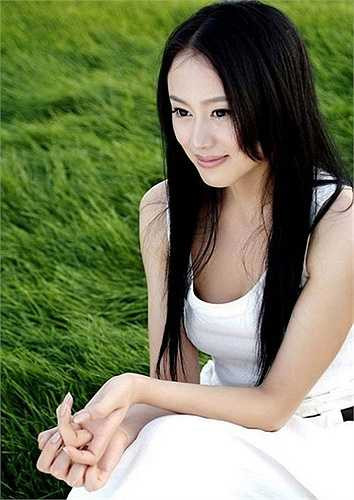 Ngoài ra, sinh viên trường ĐH Truyền thông Trung Quốc cũng khá đa tài nên nhanh chóng nhận được sự chú ý của mọi người như Hu Yue, Đới Phi Phi...