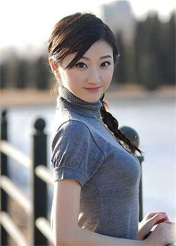 Học viện Điện ảnh Bắc Kinh là nơi đào tạo ra những gương mặt sáng giá cho làng giải trí Trung Quốc. Chính vì vậy mà số lượng mỹ nữ nơi đây áp đảo, đông gấp đôi, gấp ba so với những trường đại học, học viện khác.