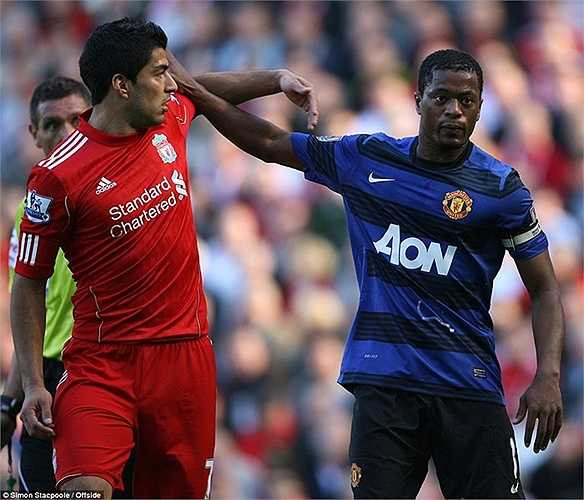 Nổi tiếng và gần đây nhất là mâu thuẫn giữa Luis Suarez và Patrice Evra. Trong trận lượt đi mùa 2011-12, tiền đạo người Uruguay đã có những lời lẽ phân biệt chủng tộc với hậu vệ người Pháp