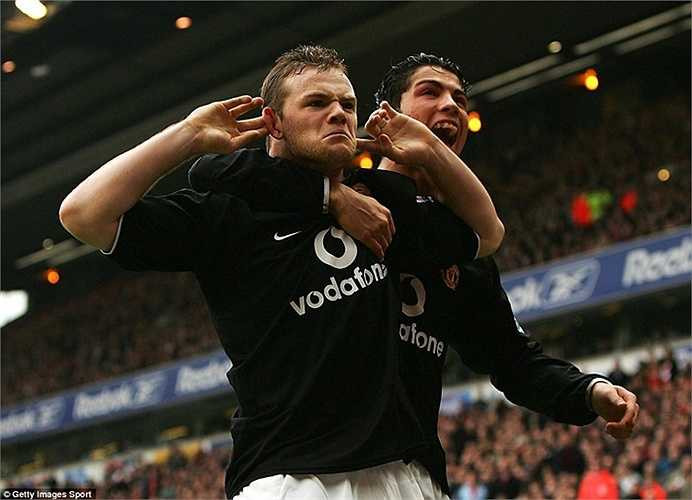 Rooney trước đó cũng rất ghét Liverpool bởi anh là cầu thủ của Everton. Do đó việc ghi bàn ngay tại Anfield khiến gã Shrek gần như phát điên