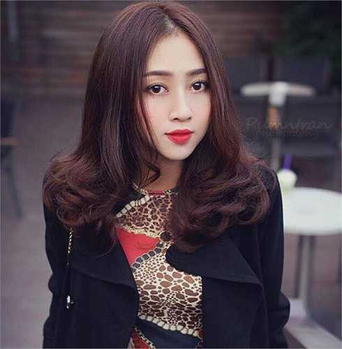 Hot girl Hải Phòng đã cho ra mắt MV ca nhạc cover theo 'Âm thầm bên em' của nam ca sĩ Sơn Tùng M-TP.