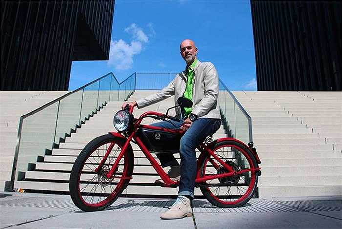 Tất nhiên, với động cơ chỉ 2,7 mã lực không thể giúp ai đó thực hiện màn đốt lốp, drift, drag hay trêu chọc cảnh sát.