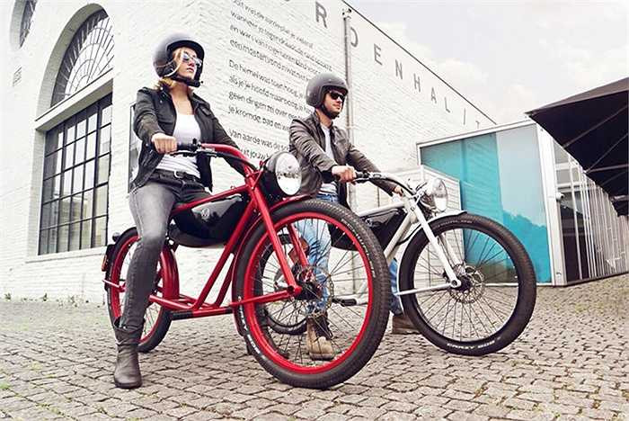 Xe cũng không có đường kết nối với iPhone, không cảm biến góc mù hoặc chế độ lái rảnh tay. Motorman là một chiếc xe máy điện đơn thuần.