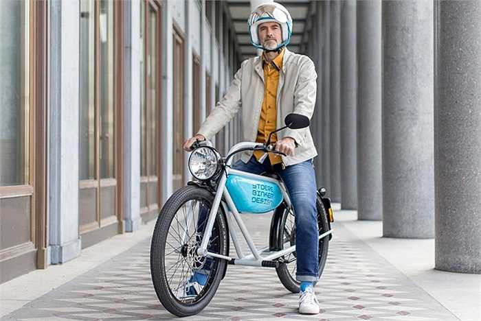 Nhưng đổi lại, đặc trưng và điều gây ấn tượng của Motorman là thiết kế công nghiệp độc đáo. Trong khi những sản phẩm tương tự cố tìm cách toát lên vẻ hiện đại nhất có thể, thì Meijs lại trở về với quá khứ.