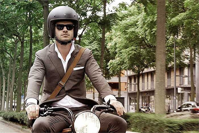 Chỉ nặng 45 kg, chưa tới một nửa so với một chiếc moped thông thường, Motorman có độ thăng bằng tốt và dễ điều khiển trên những con phố đông.