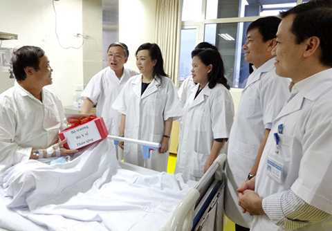 Bộ trưởng Y tế, mua trực thăng vận chuyển tạng, Nguyễn Thị Kim Tiến