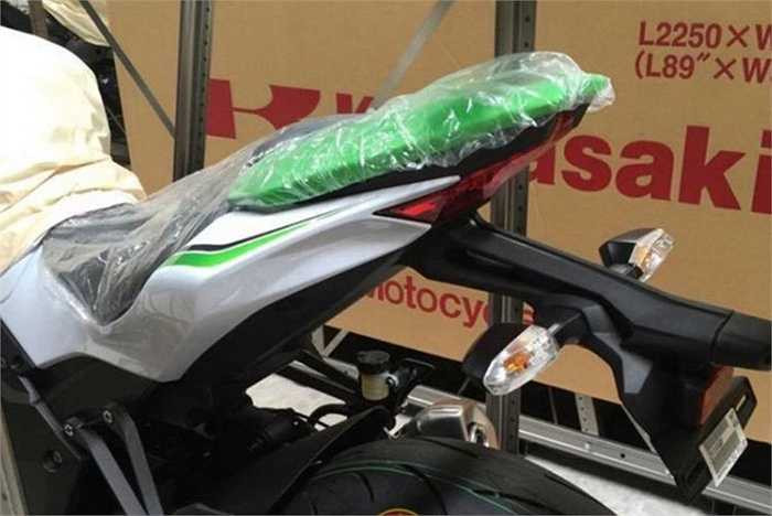 Với 3 màu sắc mới của phiên bản 2016, hứa hẹn sẽ mang đến cho các tín đồ Việt nhiều sự lựa chọn. Trước đó nhiều phiên bản Z1000 2014, 2015 cũng đã được các bikers Việt đón nhận.