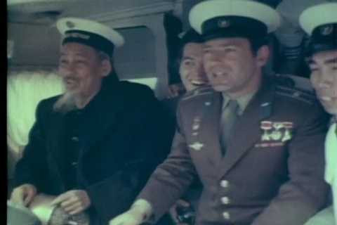 Titov lái tàu Titov lái tàu