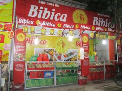 Người Hà Nội xếp hàng, mua bánh trung thu truyền thống