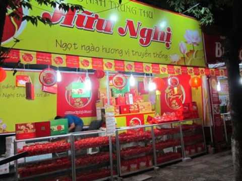 Người Hà Nội xếp hàng, mua bánh trung thu truyền thống
