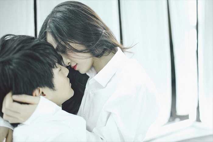 Cho đến những MV gần đây, với hầu hết là những cảnh ôm ấp, tình cảm của cả hai.